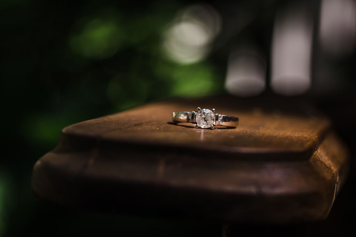 Průvodce výběrem zásnubních prstenů pro partnerku