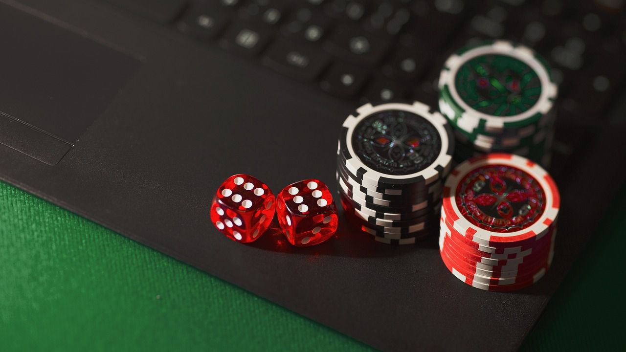 Léto plné bonusů: Objevte způsoby, jak efektivně hrát v online casinu a využít všech výhod